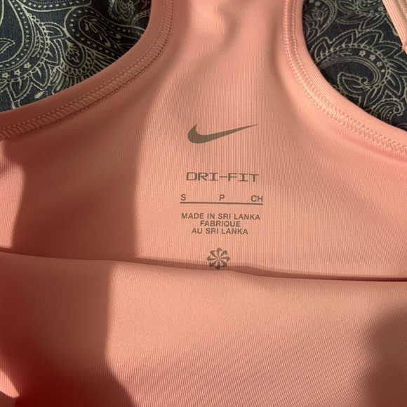 NWT Bubblegum Pink Nike Sports Bra - Picture 4 of 5